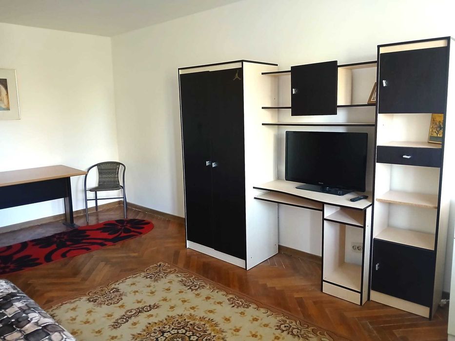 Închiriere apartament 2 camere, direct de la proprietar - zona Podu Roș