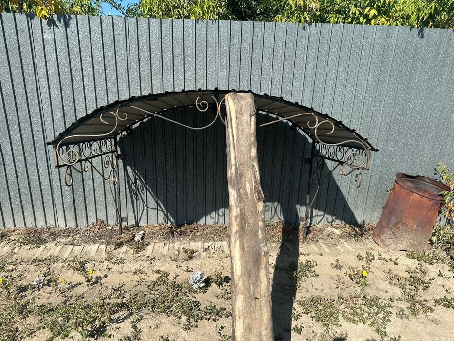 Продам козырек над дверью