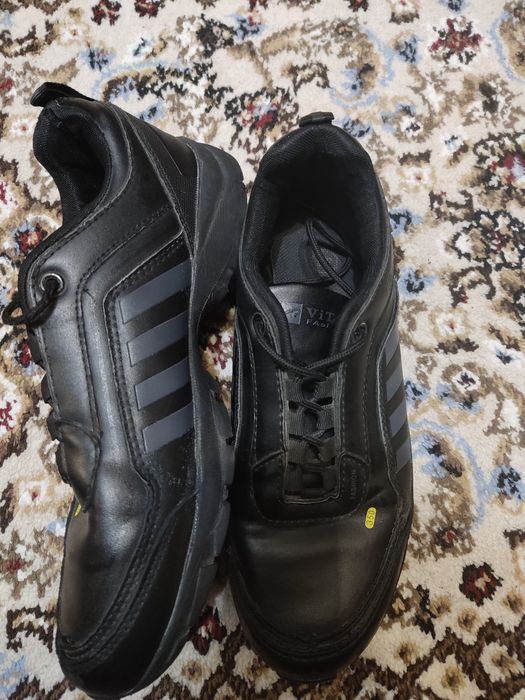 Школьные кроссовки