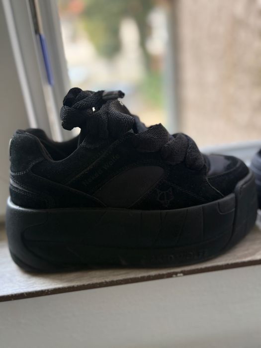 Adidași Naked Wolfe