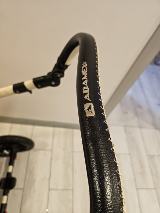 Продам прогулочную коляску фирмы Adamex