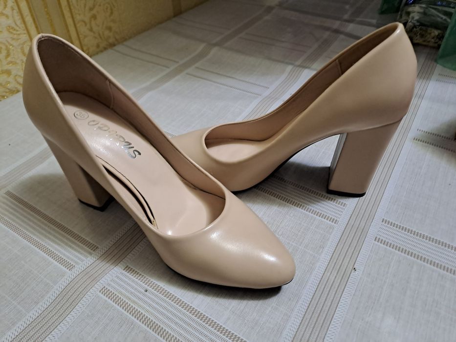 Каблук беживый 35 размер