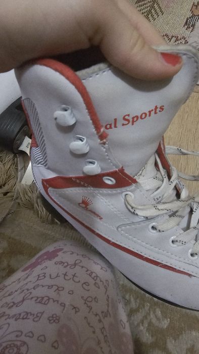 Продам коньки 35р