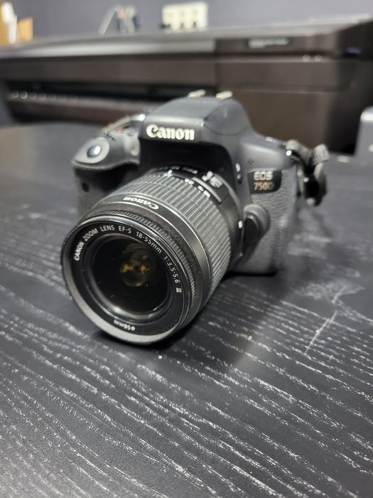 vând Canon EOS 750D