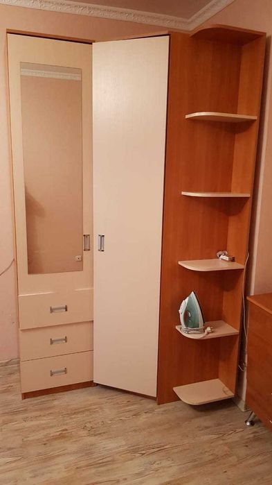 шкаф угловой вместительный