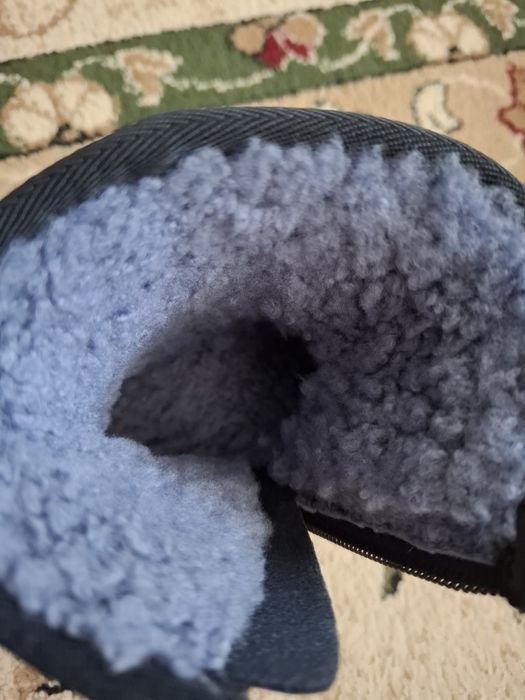 Продам детские  уги "снежок"