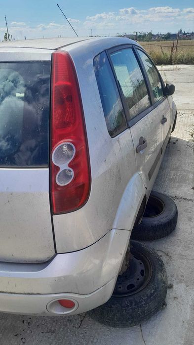 Ford Fiesta bara fata,bara spate,stopuri,faruri,usi,moto
