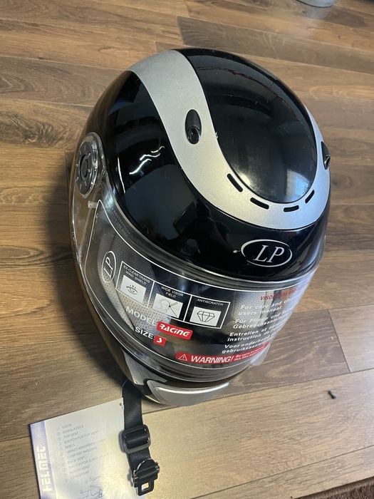 Vând o cască moto LP și 2 căști de scooter toate cu Bloouethot!