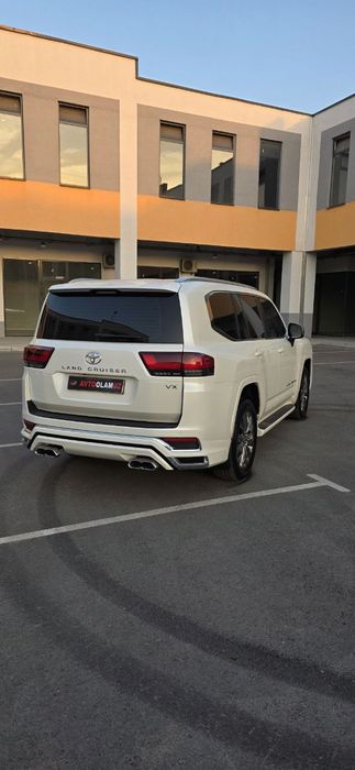 Land Cruiser 300 новая машина