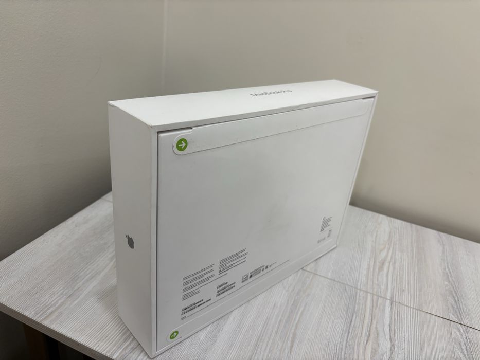 Новый запечатанный МакБук про