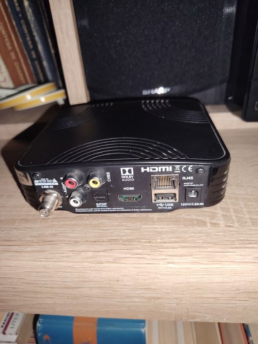 Decodor, receptor, receiver satelit de la digi dețin trei bucăți, toate sunt impecabile, cu telecomanda și alimentator originale. 150 buc.