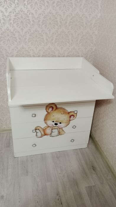 Пеленальный столик, комод.