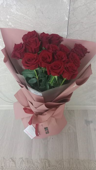 Красные розы 15 штук