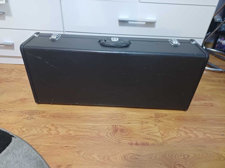 Vand case , toc, husa, geamantan acordeon si saxofon