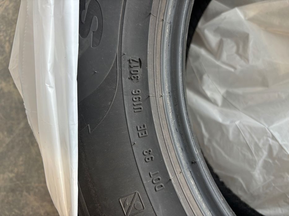 Vând anvelope iarnă Pirelli 215/65 R17