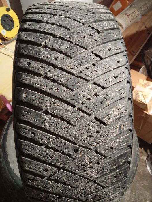 Продаётся Шины зимние