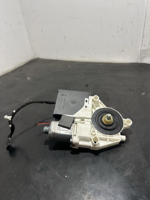 Motoras macara stanga fata Audi A3 8P 2004-2010 8P0959801E