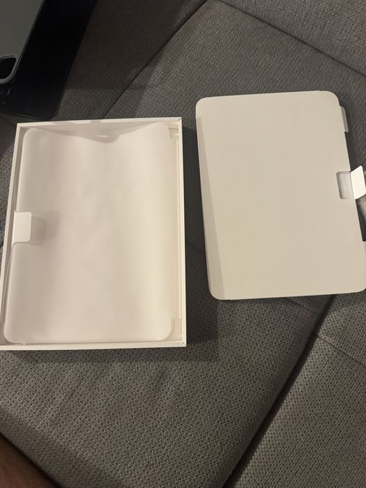 Vand husa cu tastatura apple 11’