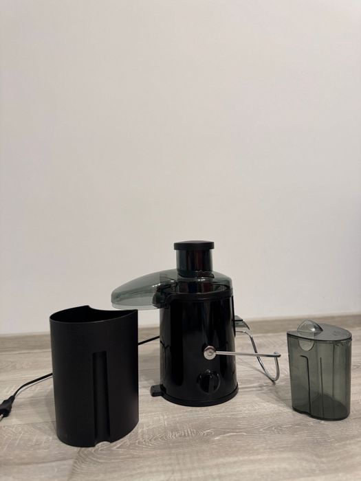 Vând storcator de fructe