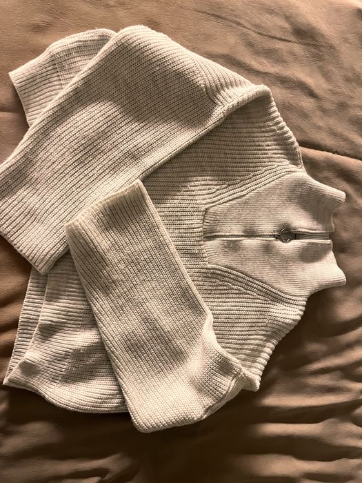 женская одежда .