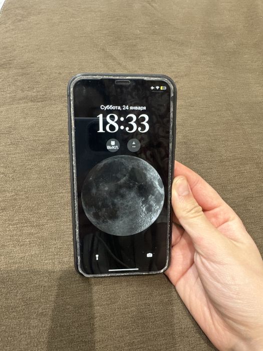 iPhone 11 в хорошем состоянии.