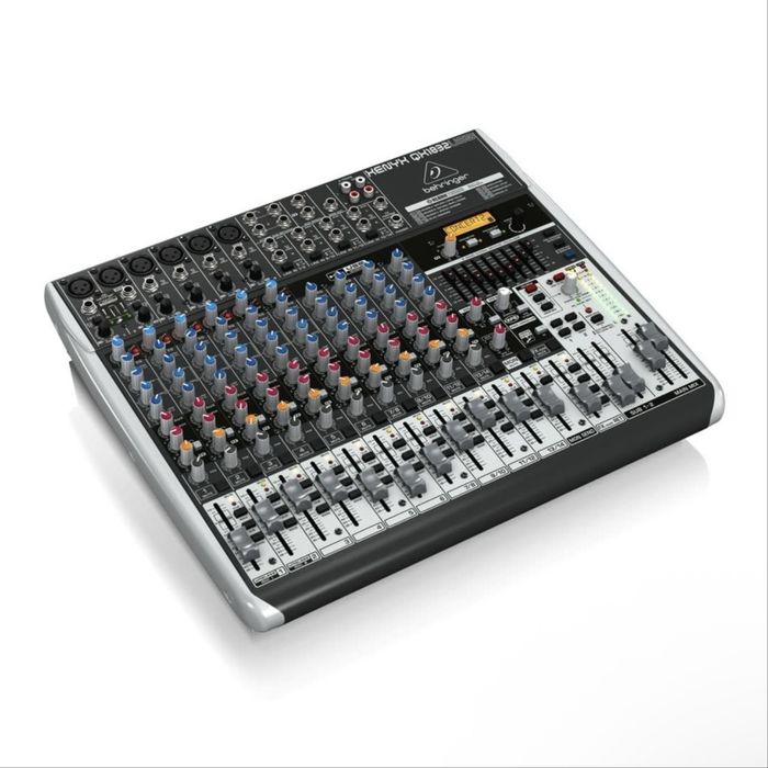 Behringer 1832 микшерный пульт