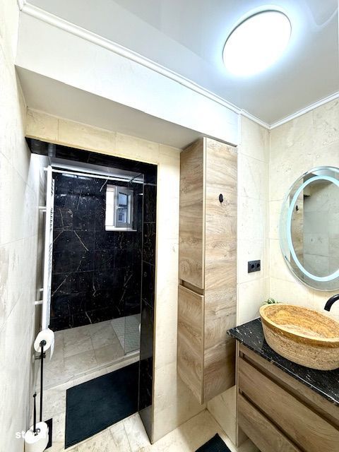Apartament 40 mp mobilat, utilat zona Unicarm Bulevard 250 Euro/lună