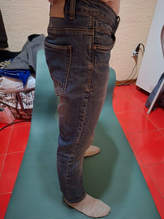 Продаю Джинсы очеень модные