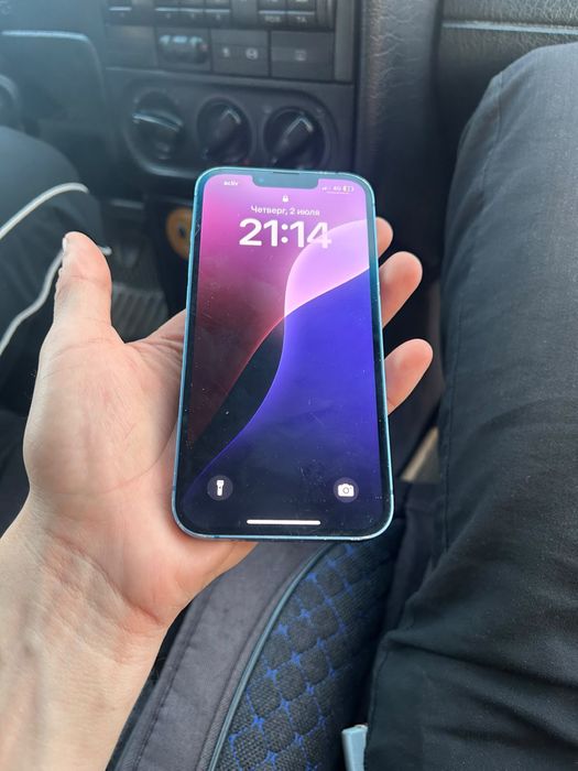 Продам айфон 13