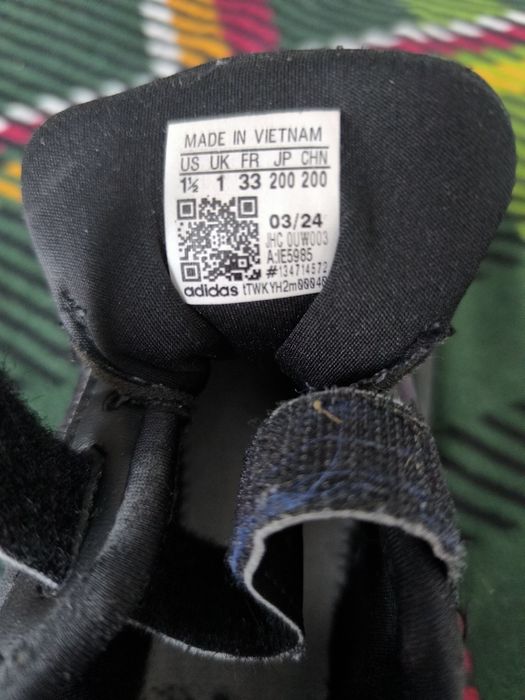 Vând adidași Adidas ,2 perechi (numărul 33 amândouă)