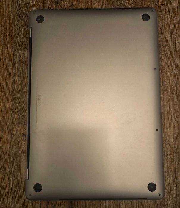 MacBook Pro 15" (2017) – 16GB RAM / 512GB SSD – Като НОВ!