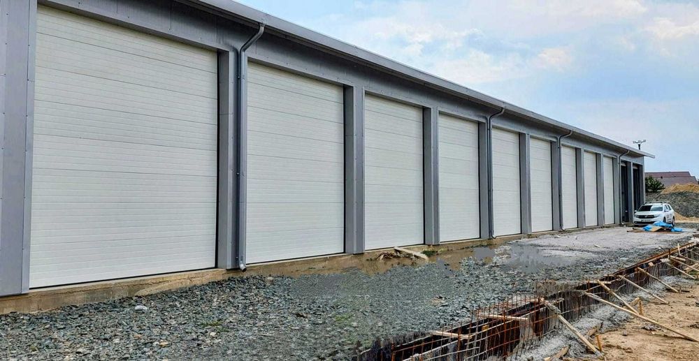 Usa industriala sectionala cu izolatie 3500L/3500H la 1183 euro+TVA