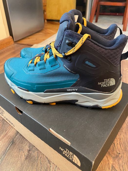 Продавам The north face 38