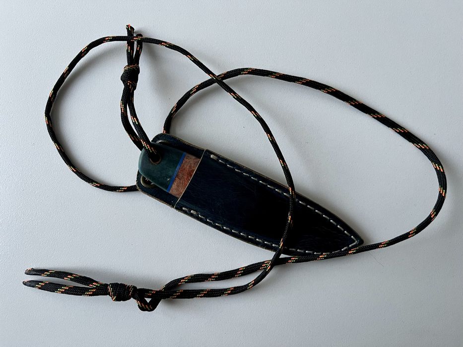 Нож шейный. Шейник. Для ношения на шее.