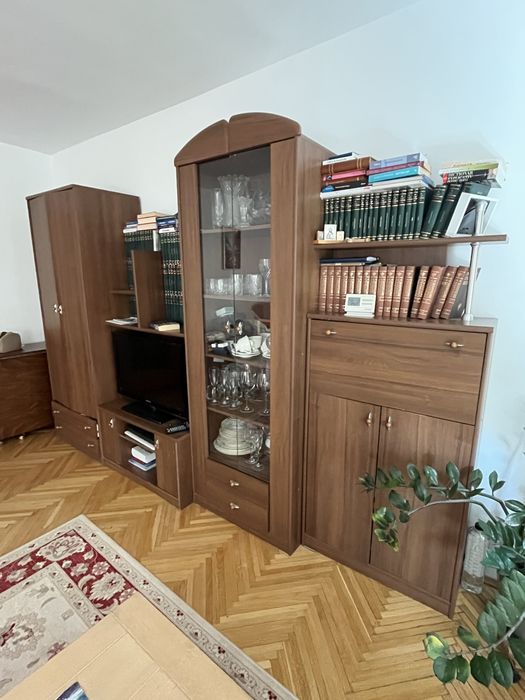 Vand 2 seturi mobilier și un fotoliu de relaxare