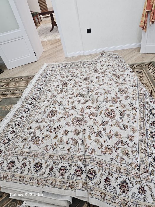 Продам 2 ковра бу,  размер 3×5, светлые,