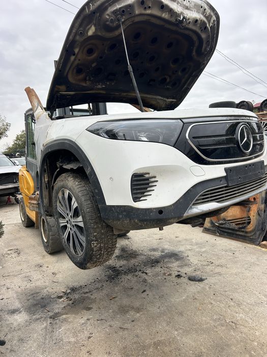 Far dreapta Mercedes EQB 2023