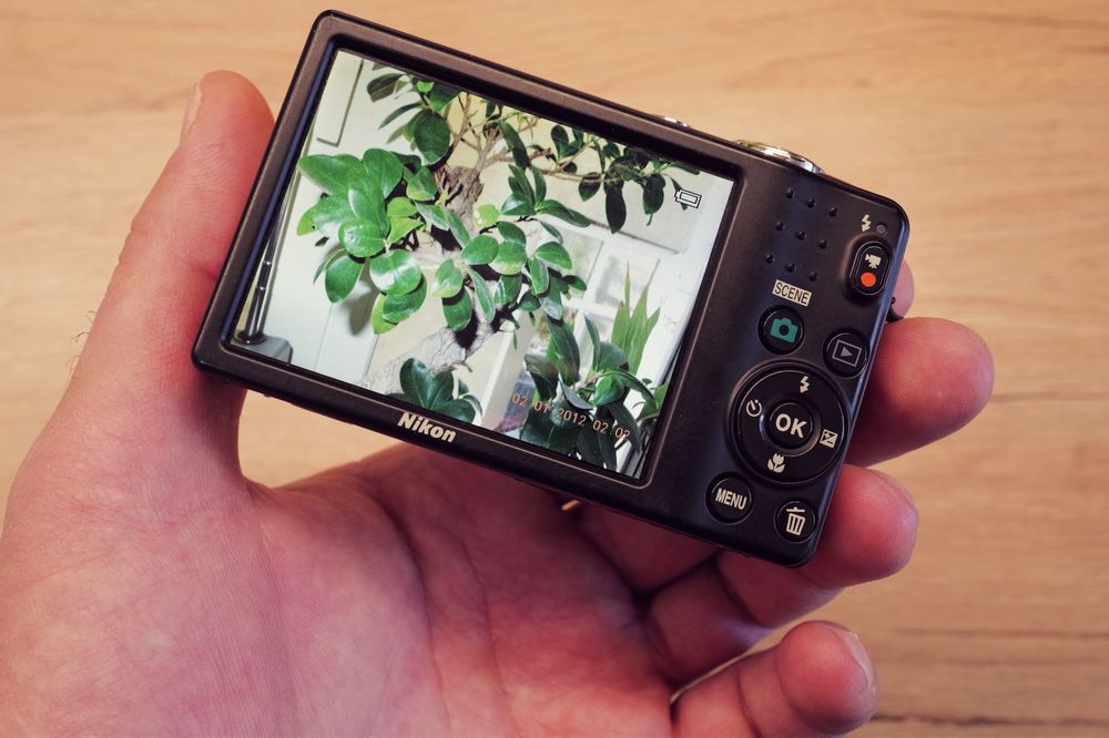 Aparat foto Nikon Coolpix L25 rosu 10Mp  Red baterii AA ITP data ora