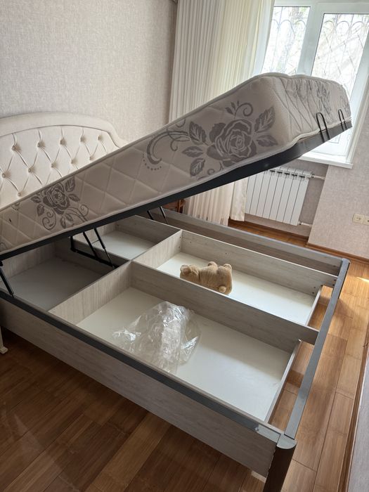 Продается мебель ,кровать и раскладной диван