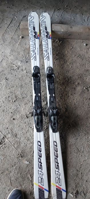Vând schiuri carve Salomon
