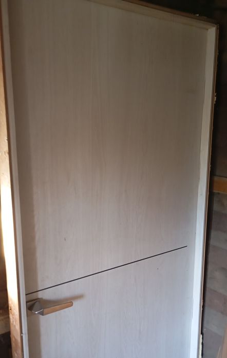 Продаю дверь межкомнатный