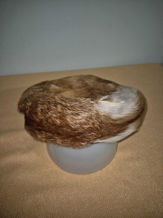 Кожена шапка и кожена яка - лисица