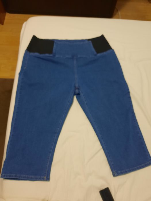 Vand pantalon blugi trei sfertur i mărime mare