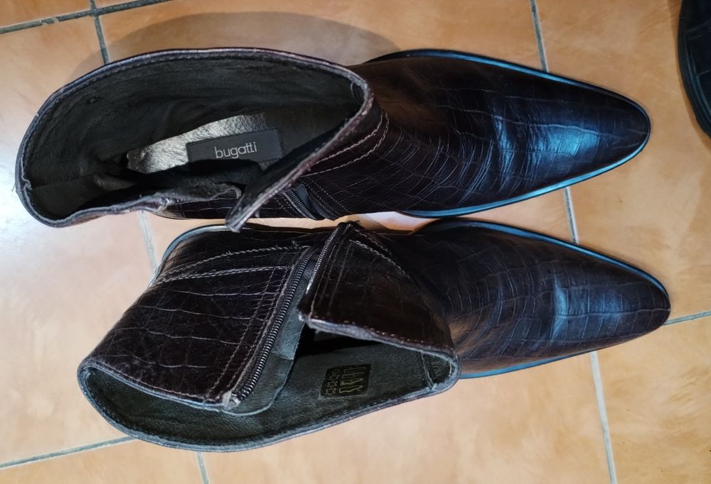 Vând ghete ciocate Bugatti puțin folosite