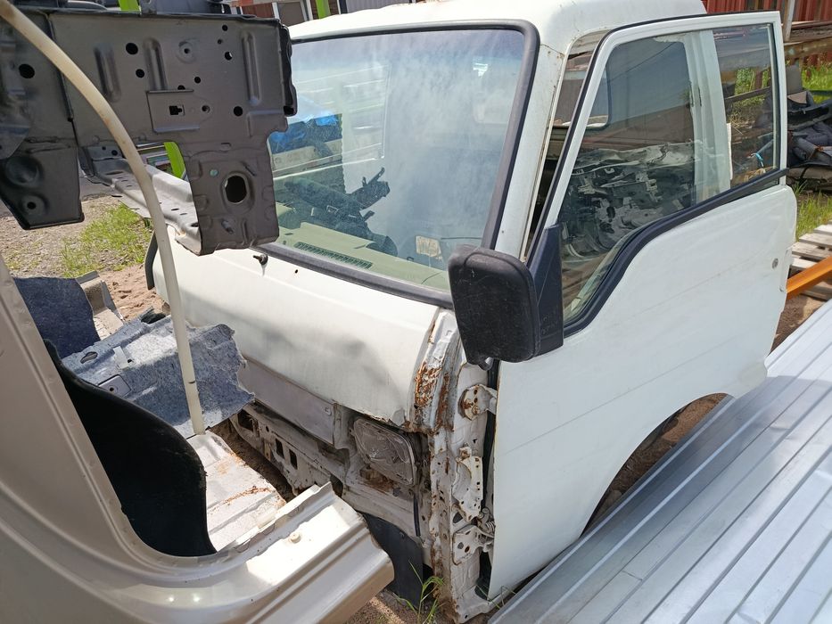 Продам запчасти на Мазду бонго