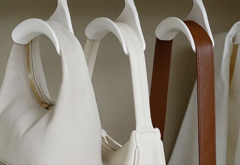 Закачалки за чанти