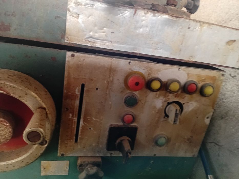 Машина за врати и прозорци