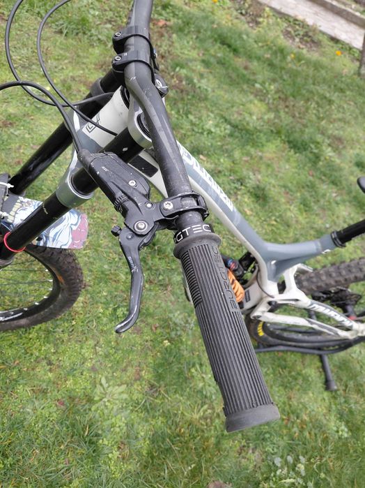 Продавам DH велосипед Commencal Supreme V4 Мулет