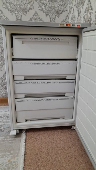 Продам морозильник