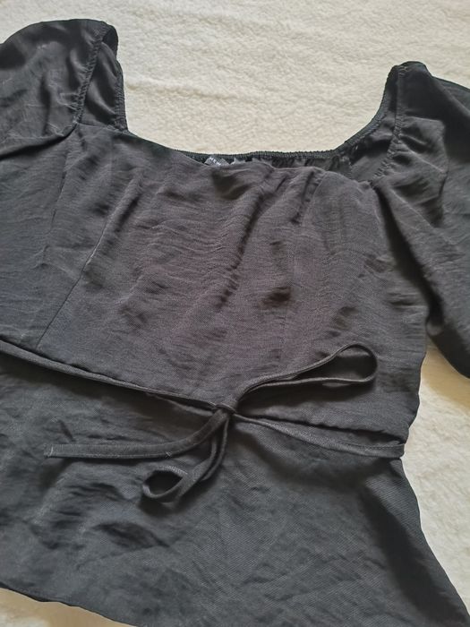 Bluziță cu mâneci bufante noua cu eticheta New Look